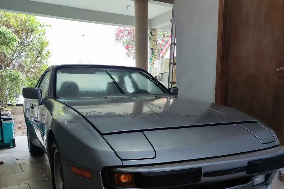 Un Porsche 944 en Facebook